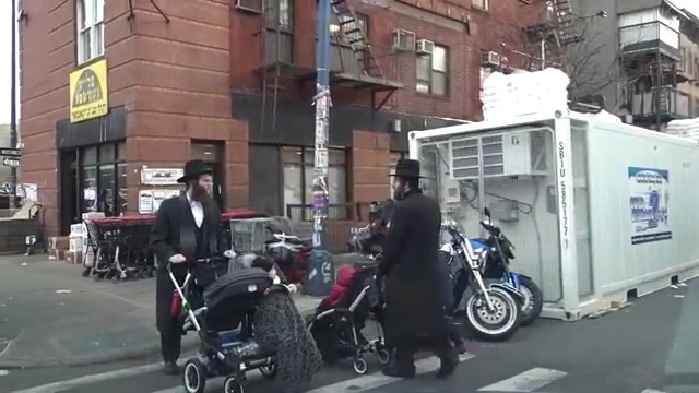 Евреи-ортодоксы в Нью-Йорке на дату 01.04.2020: игнорируют короновирус и живут себе примерно так же, как жили раньше
